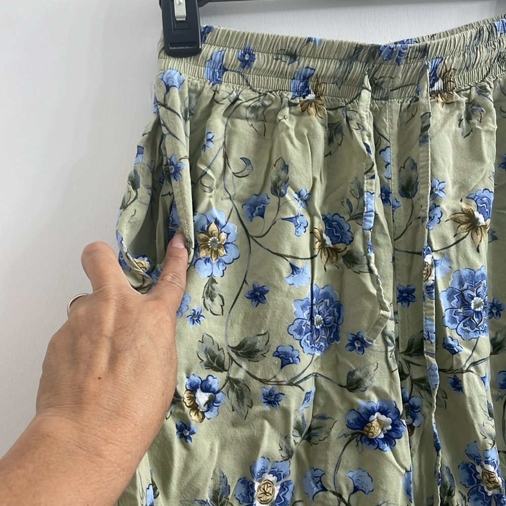 New Look Green and Blue Flat Front Shorts - Picture 6 of 7
